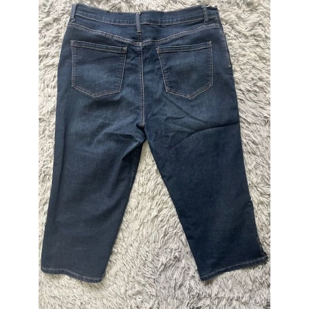 Gloria Vanderbilt Amanda All Around Slimming Effect Denim Capri Blue Jeans Size